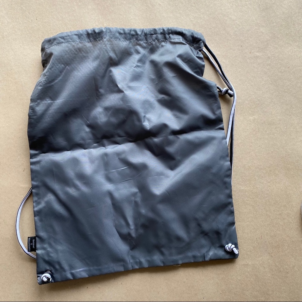 Macy’s Drawstring Backpack Lightweight - image 2